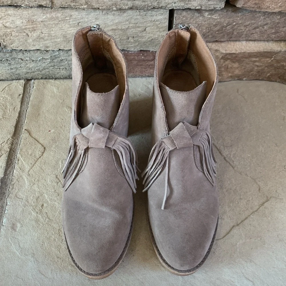 UGG sz 9 taupe heeled booties with front fringe and rubber heel